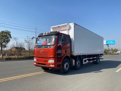 解放J6L小三軸9米6國六（天然氣）冷藏車(chē)