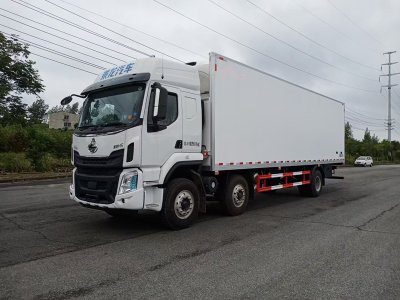 國六柳汽乘龍小三軸冷藏車(chē)