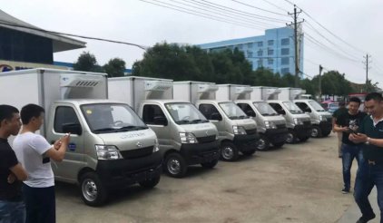 6臺長(cháng)安冷藏車(chē)發(fā)往湖南
